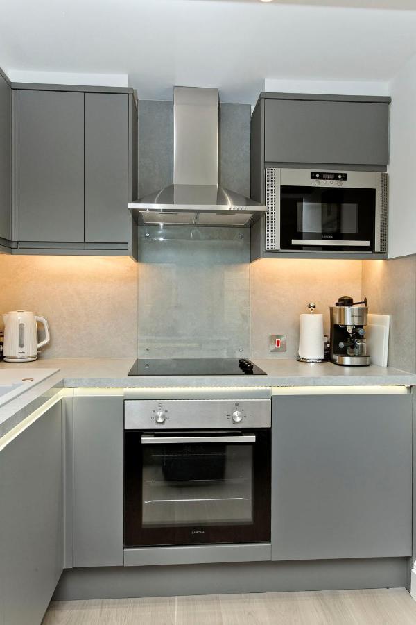 Appartement Ultra Modern, West End Village, Refurbished 1 Bed *